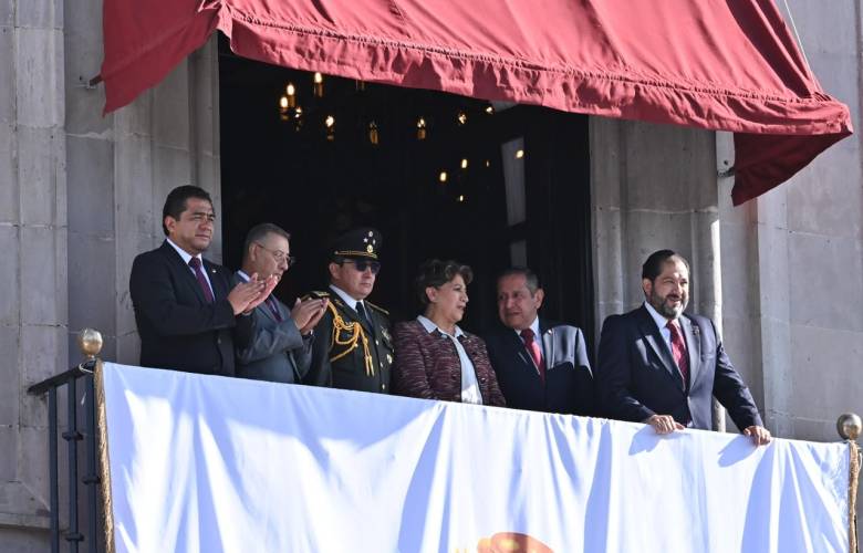 Acompañan congresistas mexiquenses a Delfina Gómez durante desfile de Independencia