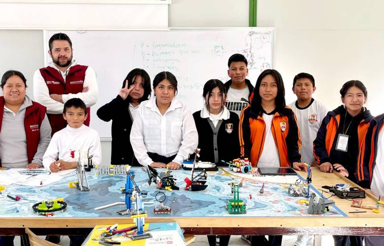Fortalece GEM la participación de niñas, adolescentes y profesoras mexiquenses con programa de robótica