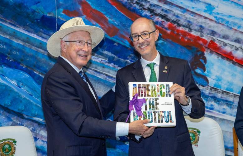 UAEMéx recibe a Ken Salazar, embajador de los Estados Unidos en México