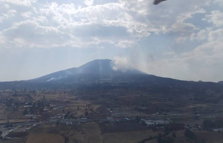 Probosque y Grupo de Rescate Aéreo “Relámpagos” combaten incendio forestal en el municipio de Atlacomulco