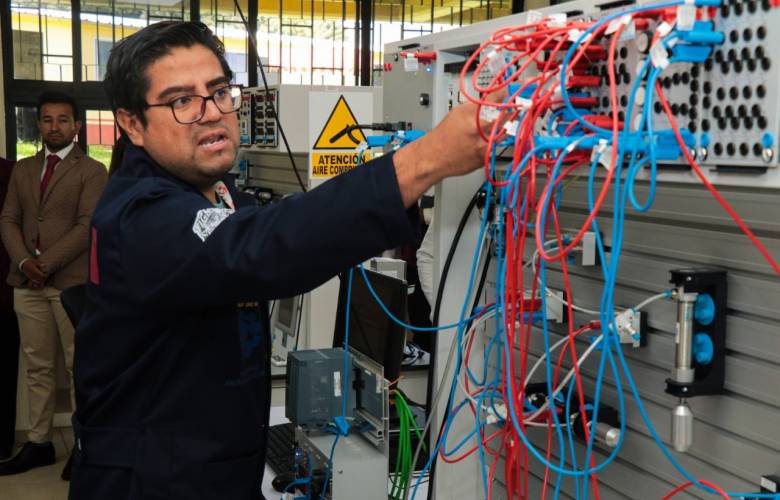 Crea Gobierno de Delfina Gómez ocho centros académicos para el desarrollo de proyectos entre estudiantes y empresas