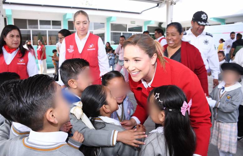 Entrega Ana Muñiz andador renovado a comunidad escolar de La Concepción