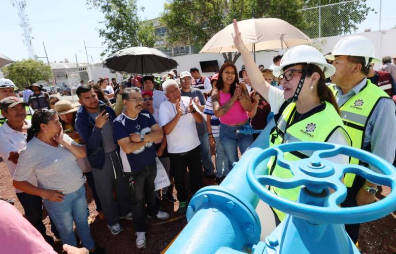 Impulsa Azucena Cisneros obras para llevar agua por red a Ecatepec