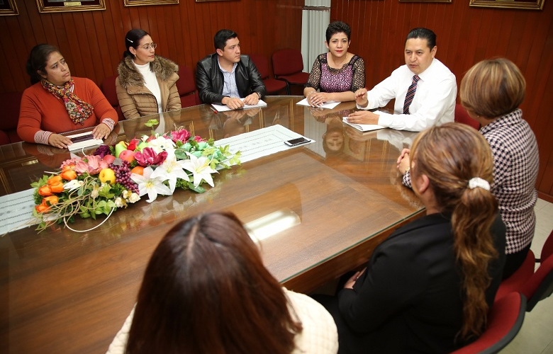 Recibieron docentes del smsem apoyo para estudiar en el extranjero