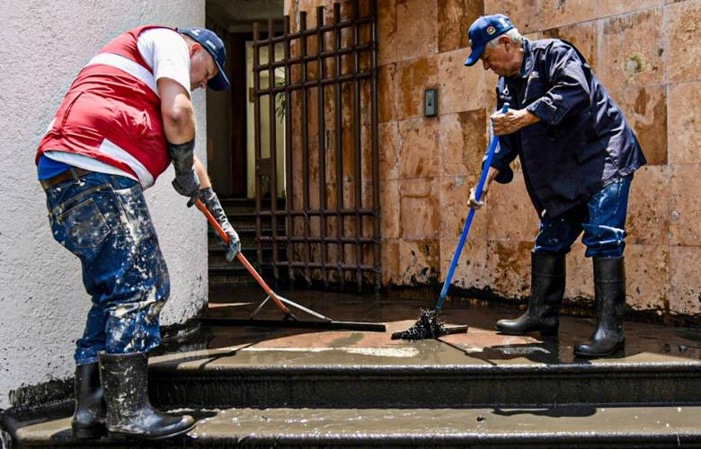 Auxilia EdoMéx a familias afectadas por desbordamiento en Huixquilucan