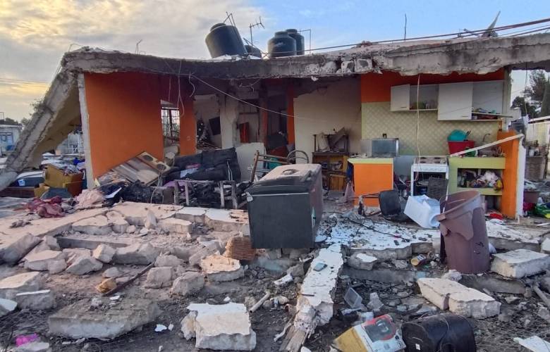 Bomberos de Ecatepec atienden explosión por acumulación de gas