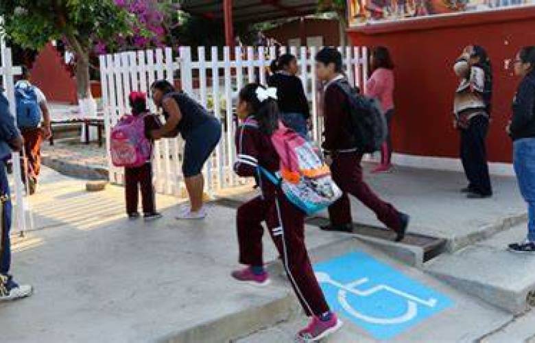 Vigila policía de Toluca regreso a clases seguro 