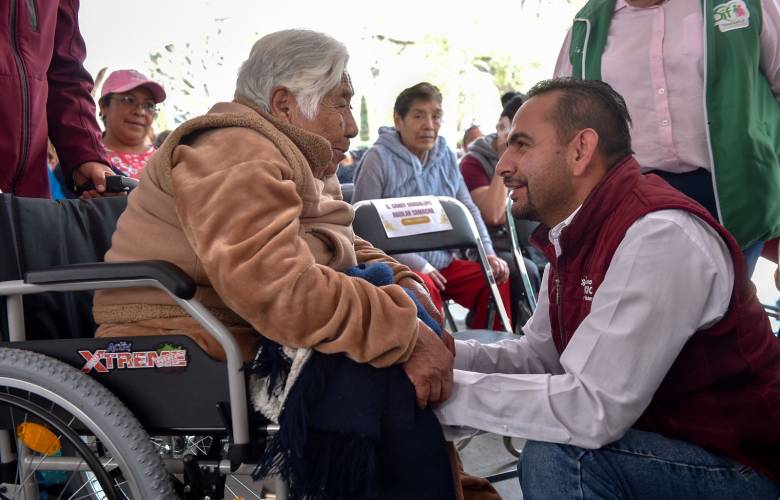 Entrega Gobierno del Edoméx más de 2 mil 900 apoyos de movilidad a personas mayores