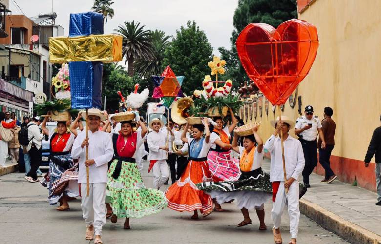 Llevan las calendas de Oaxaca su tradición y alegría al festival Quimera 2026