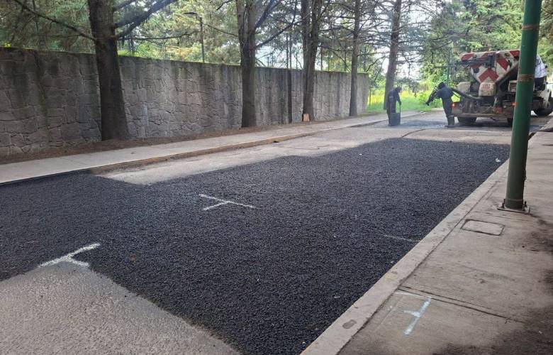 Refuerza Metepec atención a vialidades con trabajos de bacheo y mantenimiento