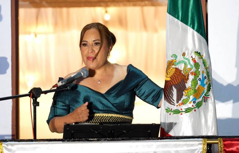 Encabeza Nancy Valdez el Grito de Independencia ante más de 2 mil personas en Ocoyoacac