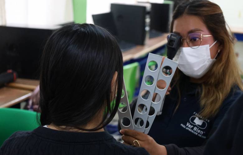 Gobierno de Huixquilucan y Fundación Ver Bien benefician a más de 16 mil estudiantes con exámenes de la vista gratuitos
