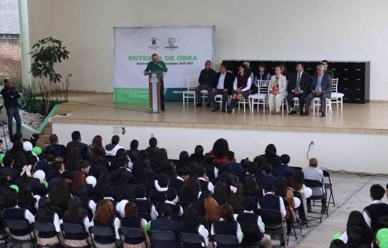 Entrega Zinacantepec nueva aula equipada para estudiantes de la Preparatoria 6