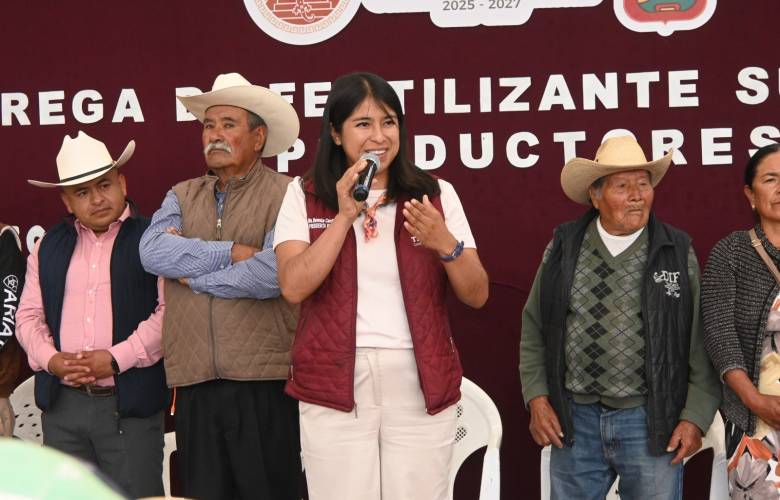 Entrega alcaldesa de Temoaya 100 toneladas de fertilizante subsidiado a productores agrícolas