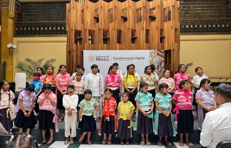 Lleva coro otomí de Temoaya su música y cultura al Palacio Postal de la CDMX