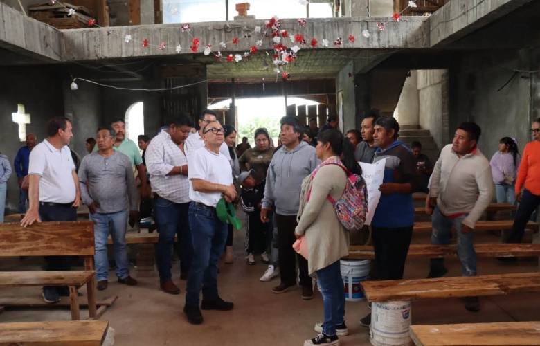 Entrega Zinacantepec cemento para avanzar en obras comunitarias de Santa María del Monte