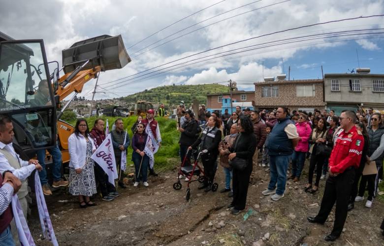 Inicia Ricardo Moreno pavimentación del Camino al Refugio tras 11 años de espera