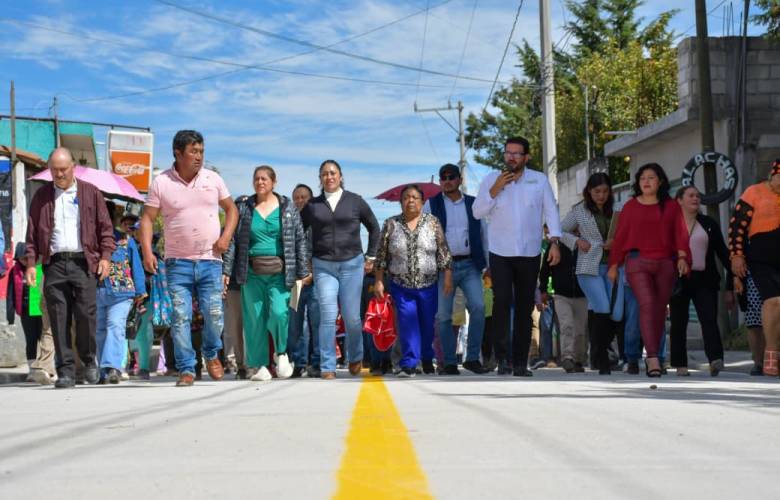 Rehabilita Adolfo Solís acceso a la cabecera de Almoloya de Juárez con concreto hidráulico
