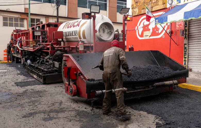 Inicia Toluca rehabilitación de la calle Juan Aldama con maquinaria especializada