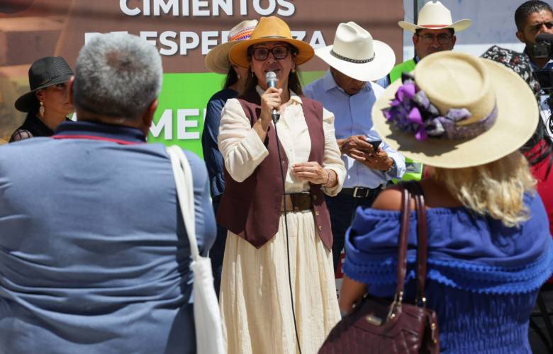 Inaugura Azucena Cisneros nuevas vialidades en San Francisco de Asís y Jardines de Casanueva