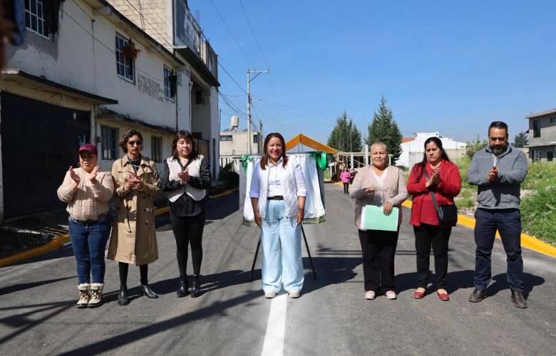 Entrega Ocoyoacac pavimentación de la calle 20 de Mayo en El Llano del Compromiso