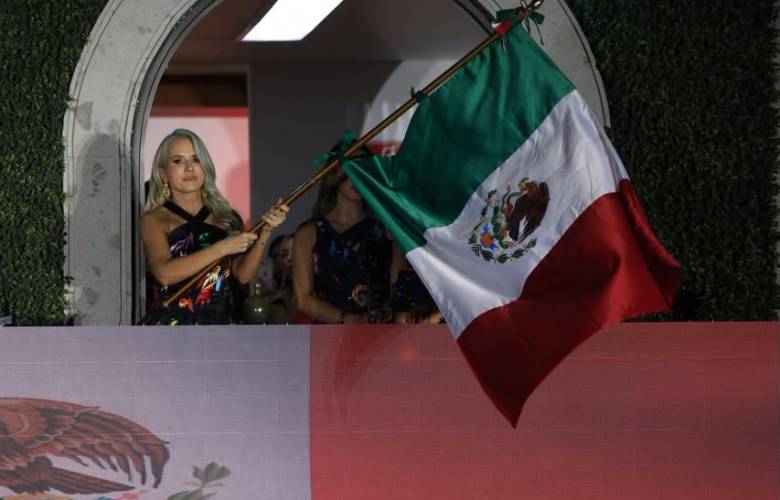 Encabeza Romina Contreras el Grito de Independencia ante más de 20 mil personas en Huixquilucan