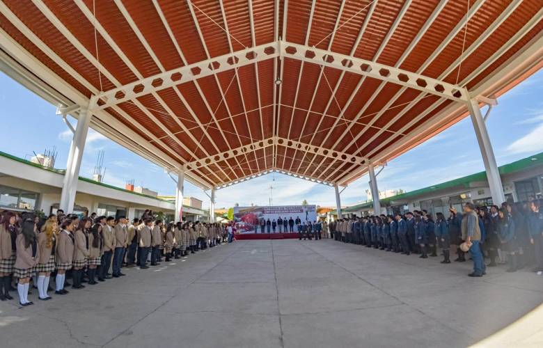 Entrega Ricardo Moreno nueva techumbre en CBT de Calixtlahuaca para beneficio de 792 estudiantes