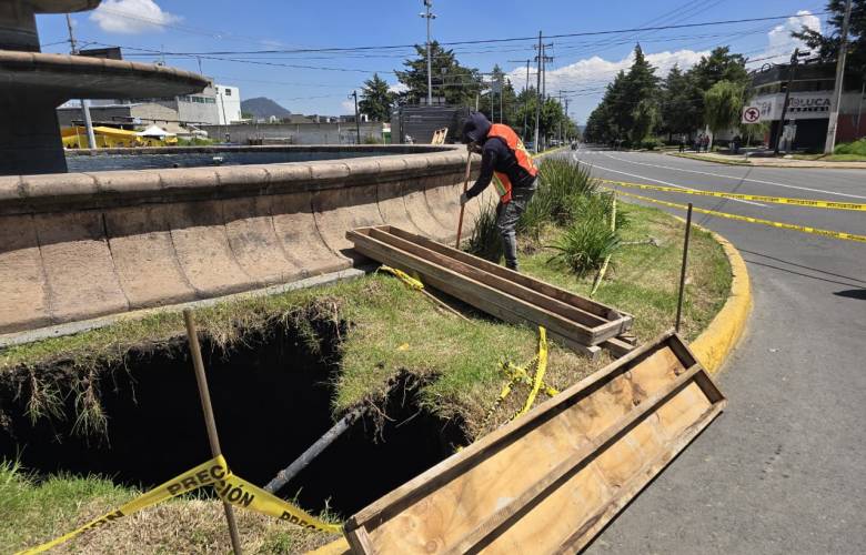 Atiende Toluca colapso de colector pluvial en Calzada del Pacífico