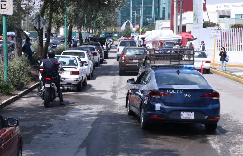 Retiran comercio informal y vehículos de la zona de hospitales y juzgados de Toluca