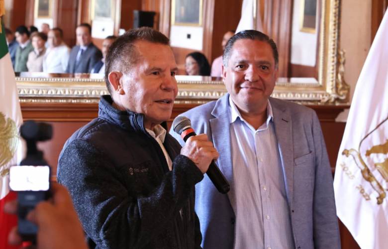 Recibe Cabildo de Toluca a Julio César Chávez durante sesión oficial