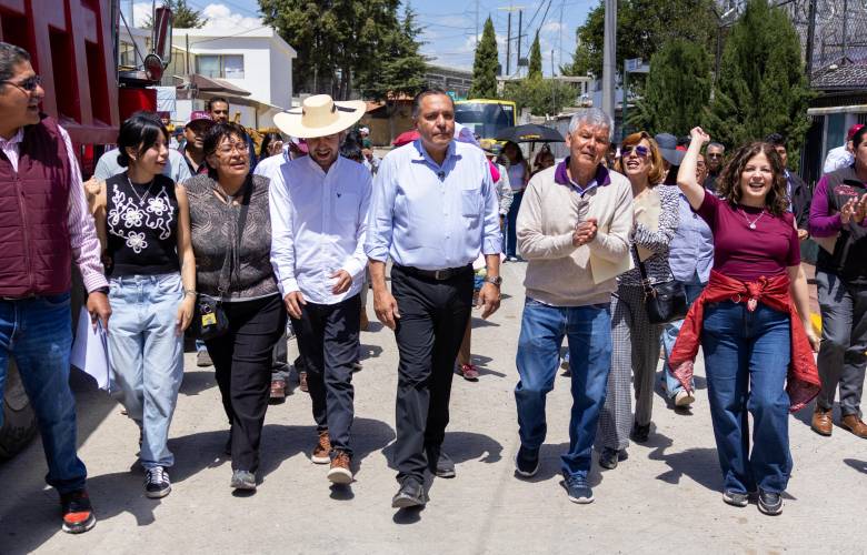Supervisa Ricardo Moreno pavimentación de calles olvidadas por más de 55 años
