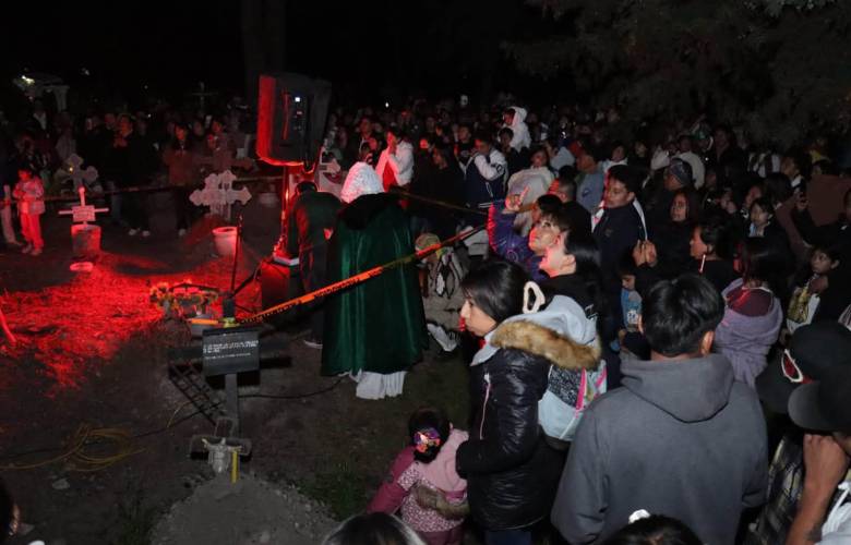 Reúne Manuel Vilchis a familias de Zinacantepec con el recorrido “Leyendas en el Panteón”