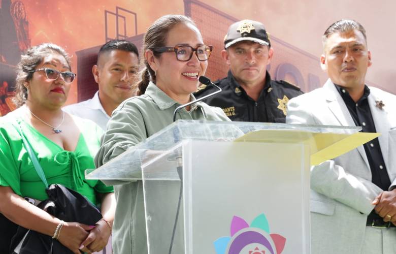 Reconocen 50 años de servicio y valentía de los bomberos de Ecatepec