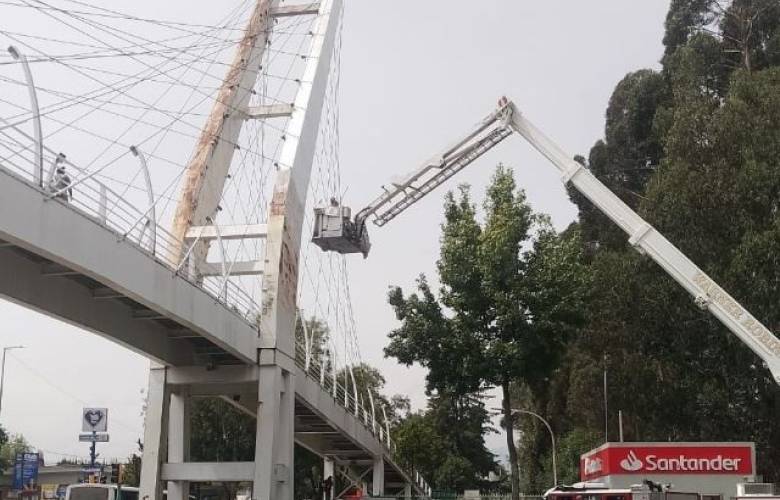Rehabilita Toluca puente peatonal de Ciudad Universitaria tras 15 años sin mantenimiento