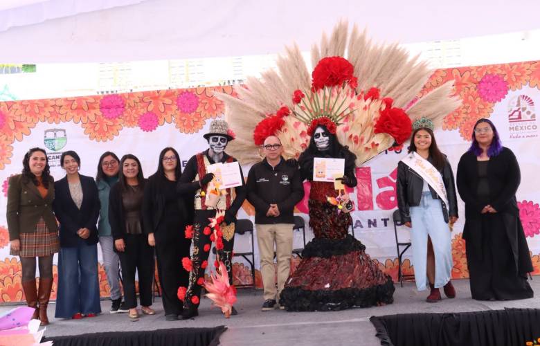 Celebra Zinacantepec la tradición del Día de Muertos con pasarela de catrinas y catrines