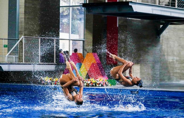 Muestran clavadistas y nadadoras artísticas mexiquenses su calidad deportiva 