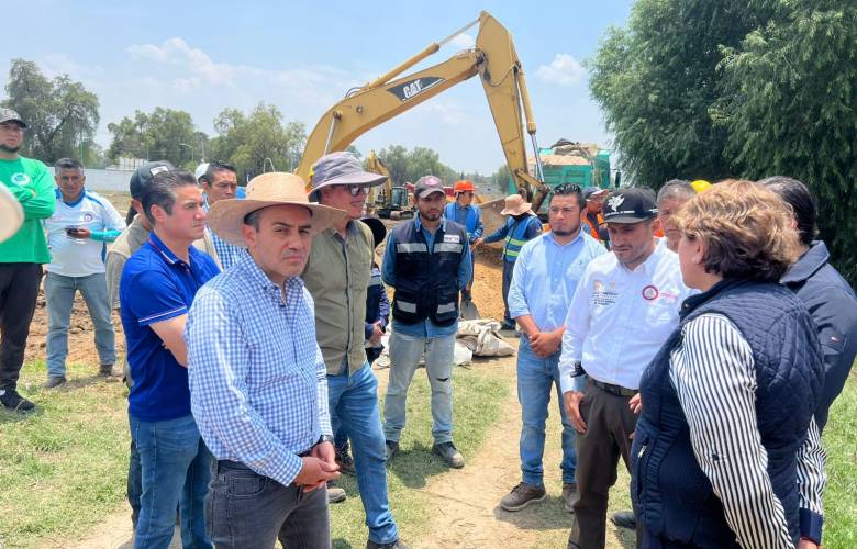 Supervisa Delfina Gómez limpieza tras desbordamiento del río Papalotla