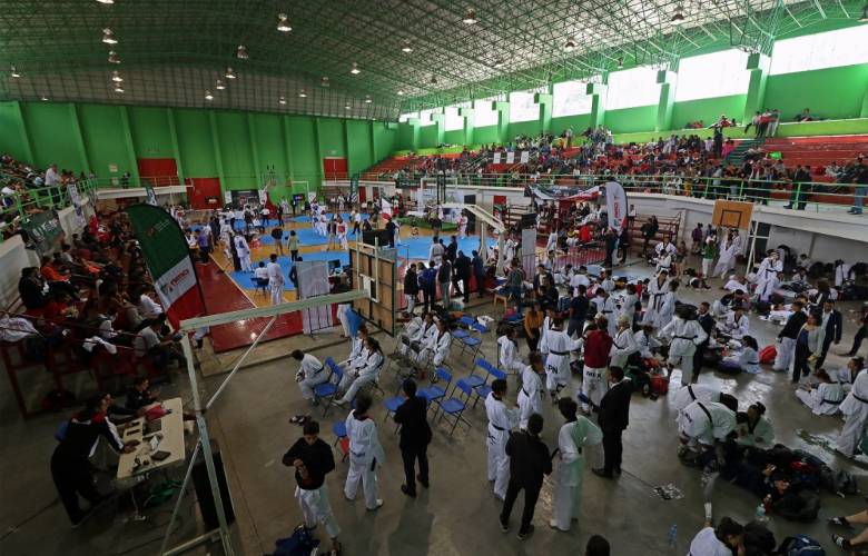 Participan atletas en el 7Â° abierto mexiquense de taekwondo