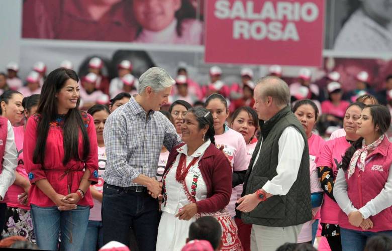Entrega gobernador mexiquense tarjetas del salario rosa a 22 municipios del edoméx