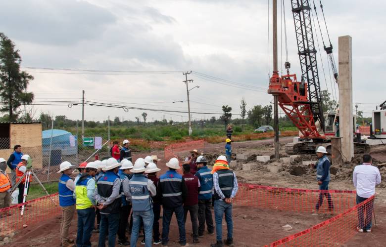 Supervisan avance de puente vehicular que conectará el oriente del Edoméx con el AICM