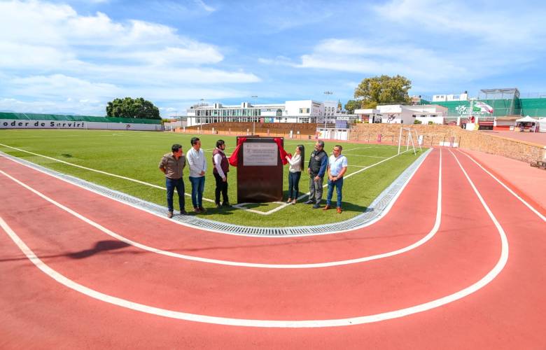 Entrega Gobierno del EdoMéx la rehabilitación de la Unidad Deportiva de Ixtapan de la Sal