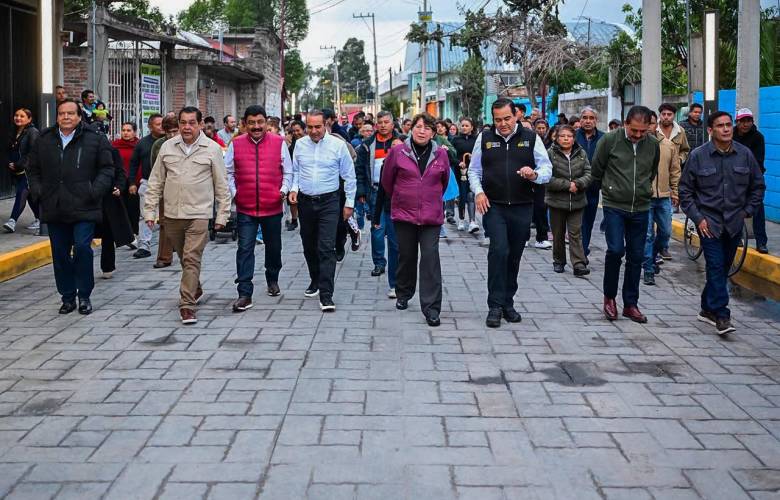 Entrega Delfina Gómez reconstrucción del Circuito Independencia en Chiautla