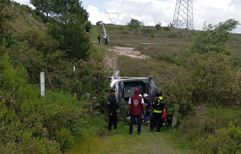 Atiende EdoMéx accidente de autobús en la Toluca-Zitácuaro; reportan dos fallecidos y 11 lesionados