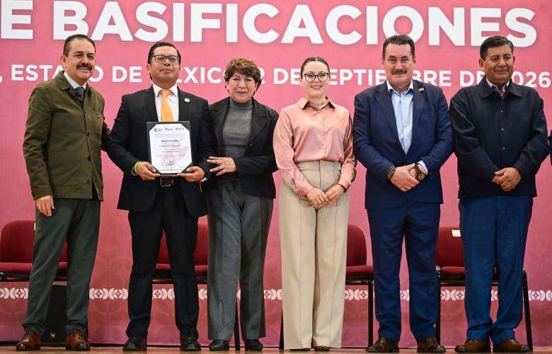 Entrega Delfina Gómez más de 3 mil 800 basificaciones y nombramientos a docentes
