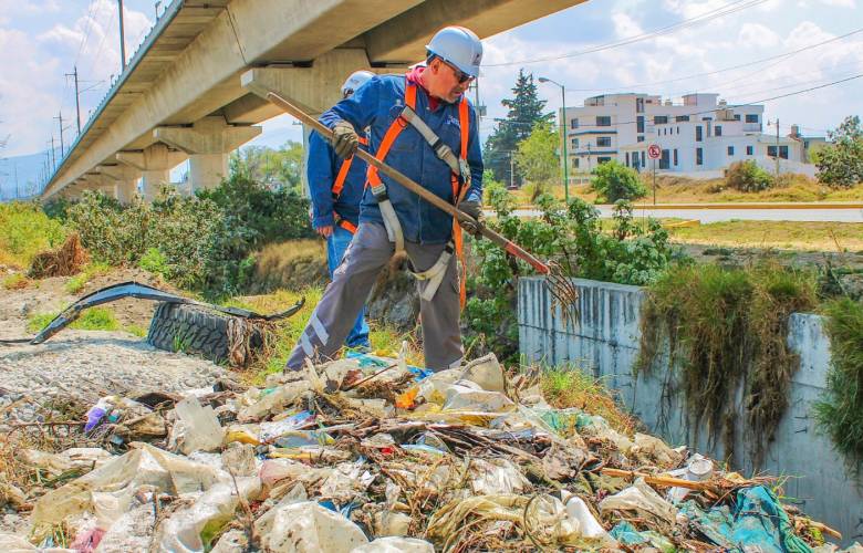 Retira CAEM 369 toneladas de basura para reducir riesgo de inundaciones en el Edomex
