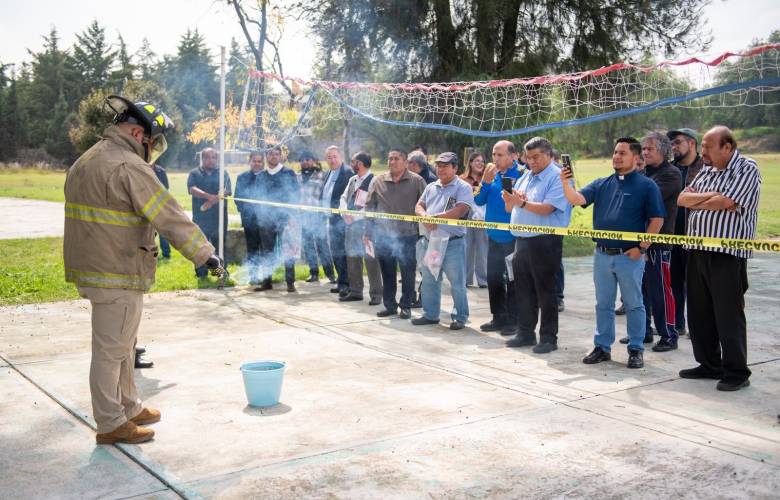 Capacita EdoMéx a autoridades eclesiásticas para prevenir accidentes por pirotecnia