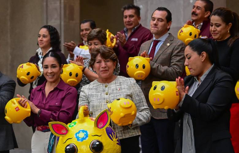 Entrega Delfina Gómez alcancías Teletón para fortalecer apoyo a personas con discapacidad