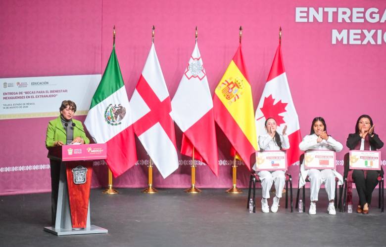 Entrega Delfina Gómez 910 becas para estudiantes y docentes mexiquenses en el extranjero