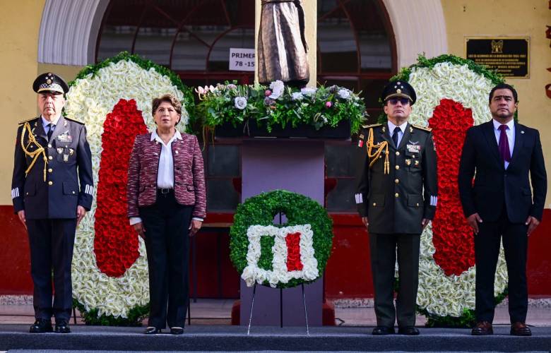 Encabeza Delfina Gómez Guardia de Honor a Miguel Hidalgo en Toluca