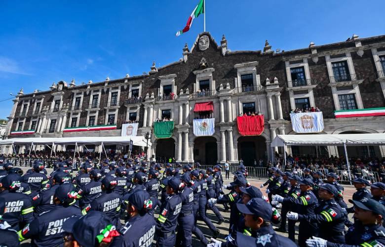 Presencia Delfina Gómez desfile cívico-militar ante más de 12 mil mexiquenses
